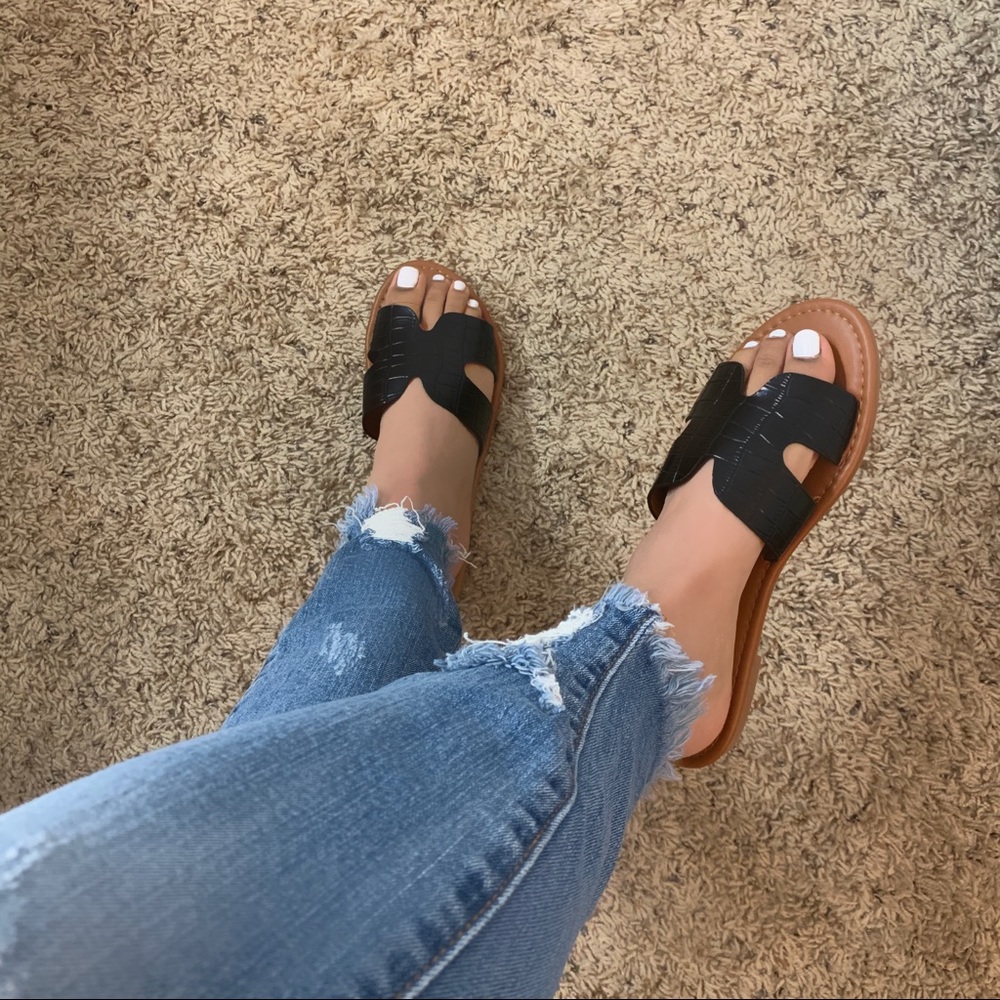 NEW Camila Sandal- in Black - Picture 6 of 6